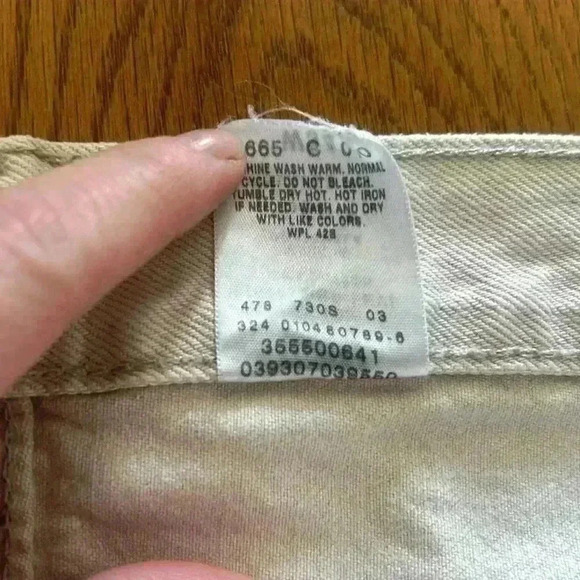 Vintage Levi’s Red Tab 2004 Men’s 550 Relaxed Fit Off White Denim Jorts size 34 - Picture 4 of 10